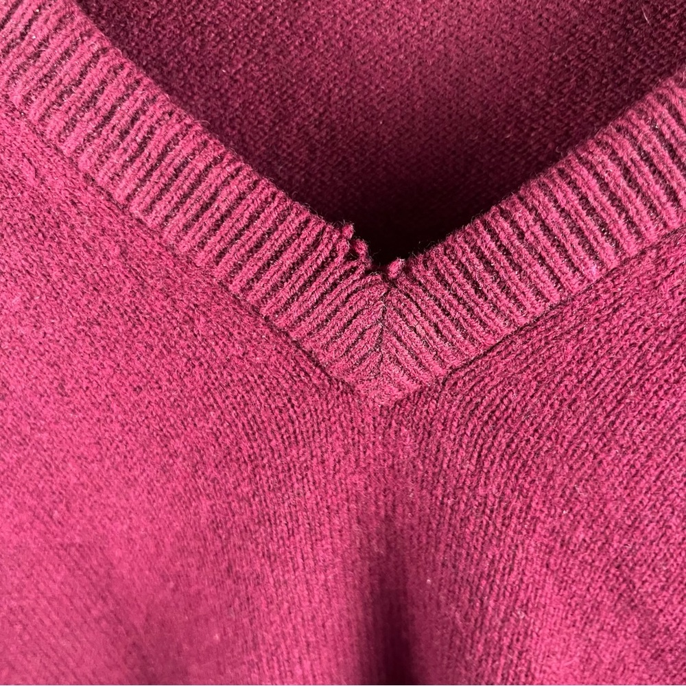 Alan Paine Size L/XL Lambswool‎ Burgundy V-Neck Vintage Sweater Made in England - Picture 8 of 13